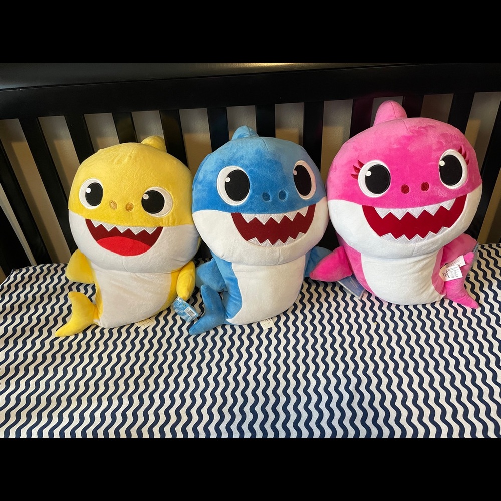 18” Baby Shark Trio